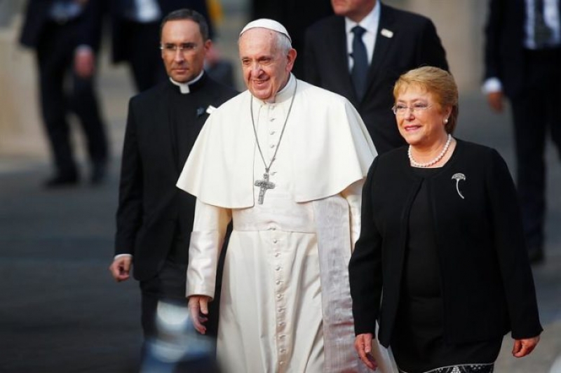 El Papa Francisco defiende ante Bachelet la “opción radical por la vida”