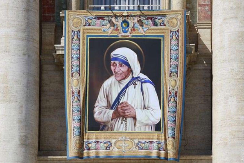 Santa Teresa de Calcuta Un día como hoy fue canonizada la Madre Teresa de Calcuta