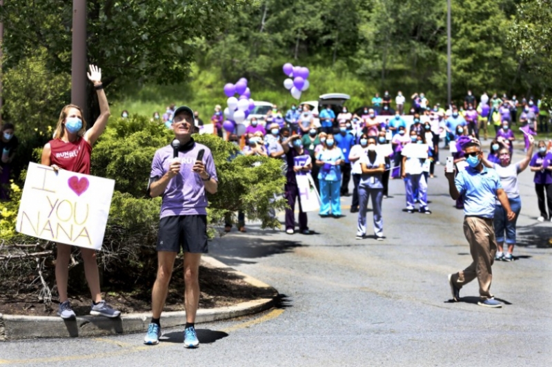Iniciativa para animar a su abuela con coronavirus Corre 350 km en homenaje a su abuela que tenía coronavirus para animarla