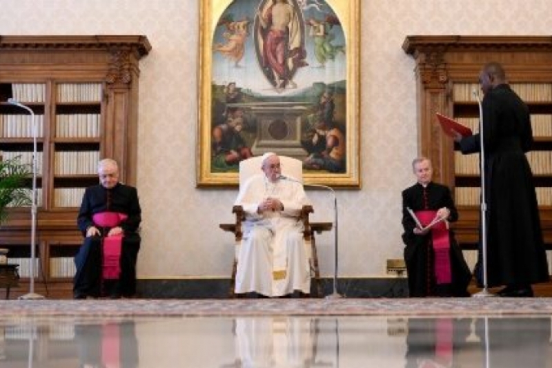  La oración abre la puerta a la esperanza. Audiencia General del Papa francisco 20 de Mayo de 2020