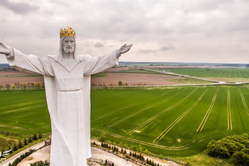 Estatua de Cristo Rey de Swiebodzin La estatua de Cristo más grande del mundo está en Polonia
