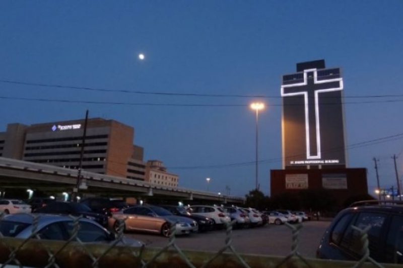 Cruces de St. Joseph Professional Building en Houston Cruces de St. Joseph Professional Building en Houston