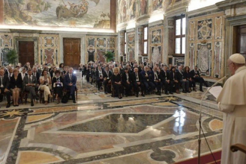 El Papa condena la eutanasia al recibir a la Asociación italiana de Oncología Médica El Papa condena la eutanasia al recibir a la Asociación italiana de Oncología Médica