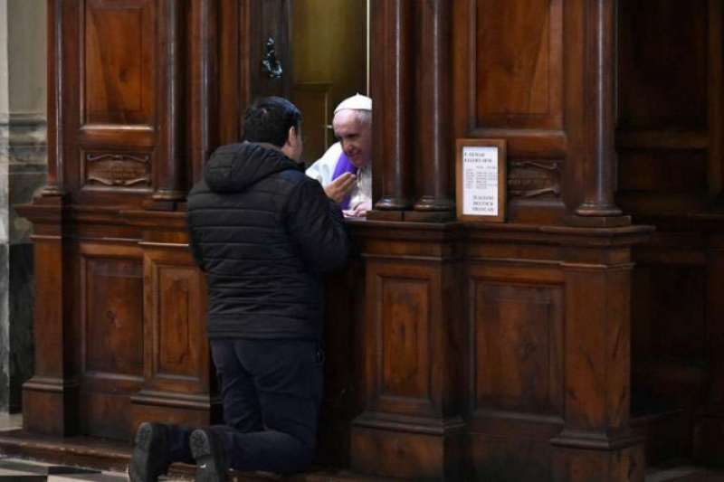 El Papa Francisco confesará en el Vaticano