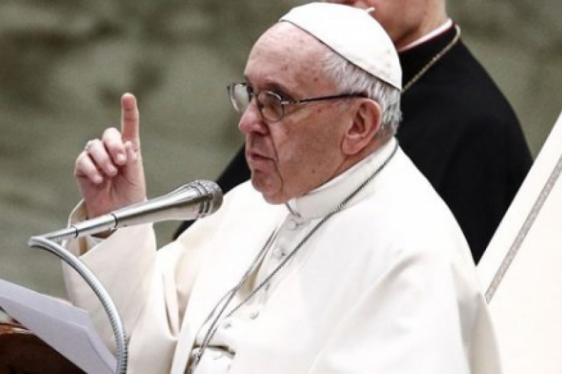 El Papa lamenta en la audiencia general que a los migrantes “no se les deja desembarcar en un puerto”. El Papa lamenta en la audiencia general que a los migrantes “no se les deja desembarcar en un puerto”.