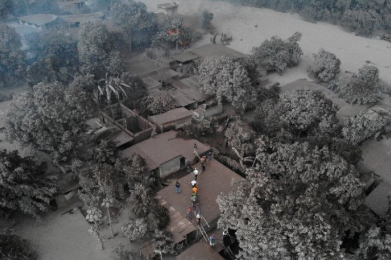 Violenta erupción del volcán de Fuego en Guatemala