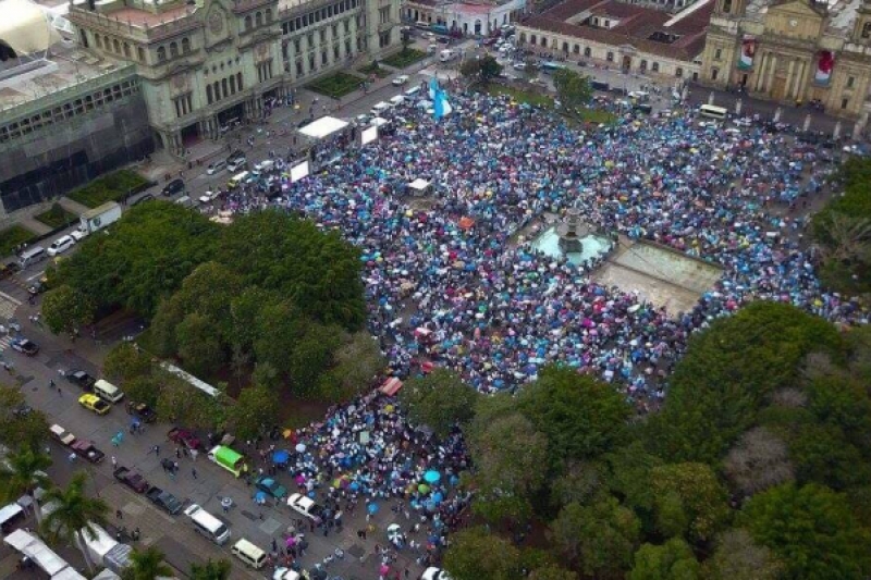 Éxito histórico de la marcha a favor de la vida y la familia en Guatemala