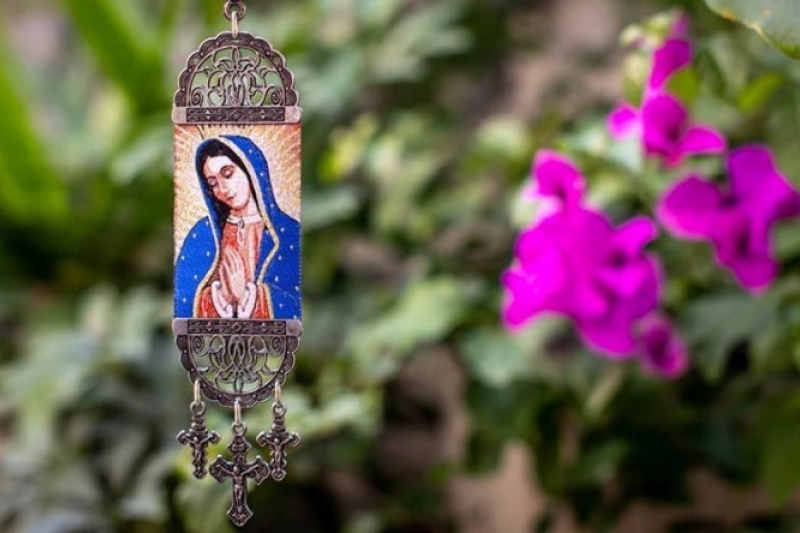 EL Arzobispo de Los Ángeles regalará imágenes bendecidas de la Virgen María a las familias EL Arzobispo de Los Ángeles regalará imágenes bendecidas de la Virgen María a las familias