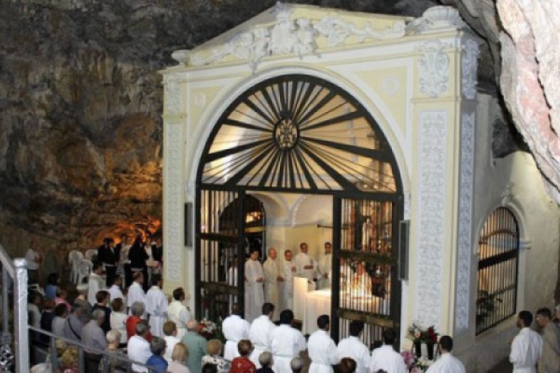 La Virgen de la Cueva Santa La Virgen de la Cueva Santa