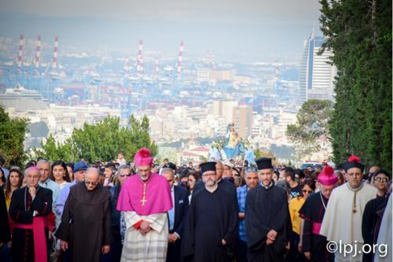 Más de 5000 creyentes celebron centenario de procesion de Nuestra Señora del Monte Carmelo en Tierra Santa