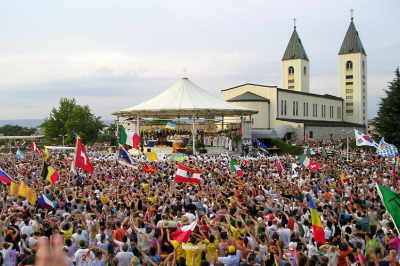 Medjugorje Cardenales y obispos asisten al Festival Internacional de la Juventud en Medjugorje