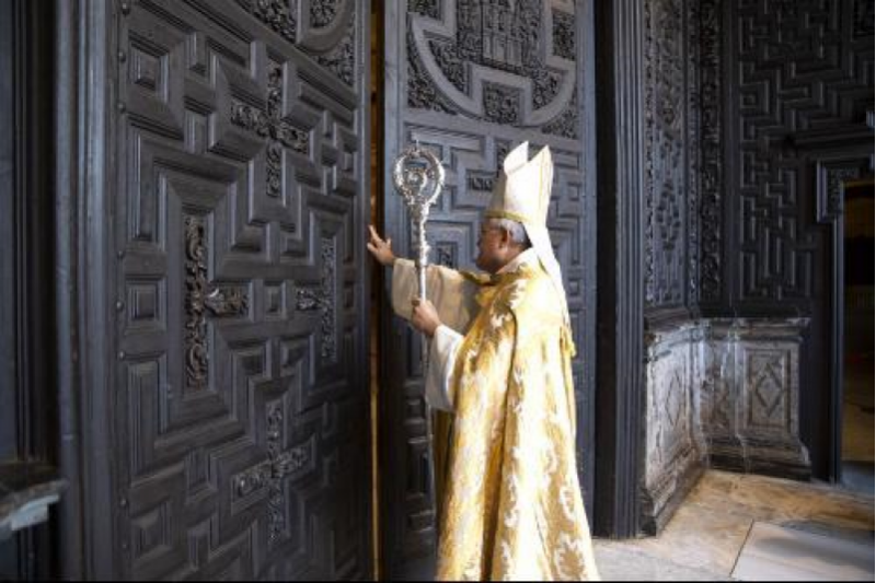 Mons. Demetrio Fernández. Apertura de la Puerta Santa