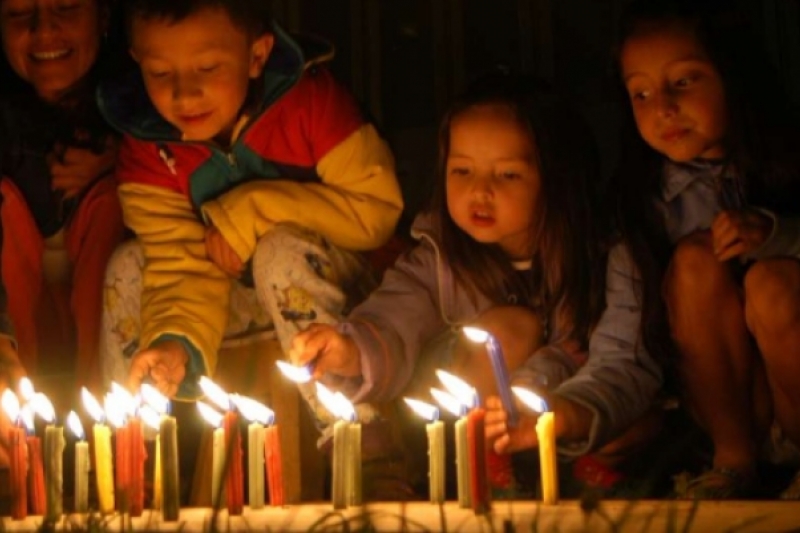 noche_de_las_velitas_colombia.jpg noche_de_las_velitas_colombia.jpg
