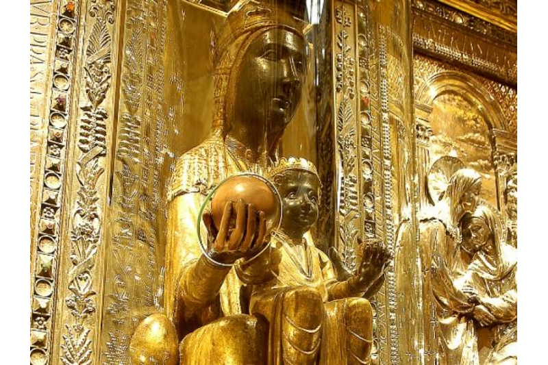 Virgen de Montserrat La devoción a las Vírgenes Negras en España