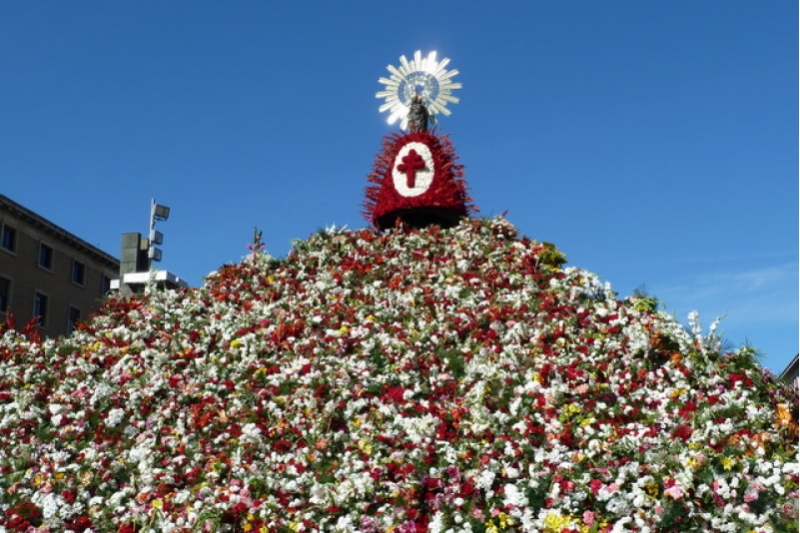 ofrenda flores virgen del pilar