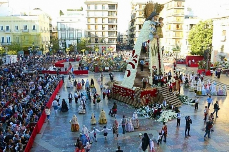 Ofrenda floral a la Virgen de los Desamparados