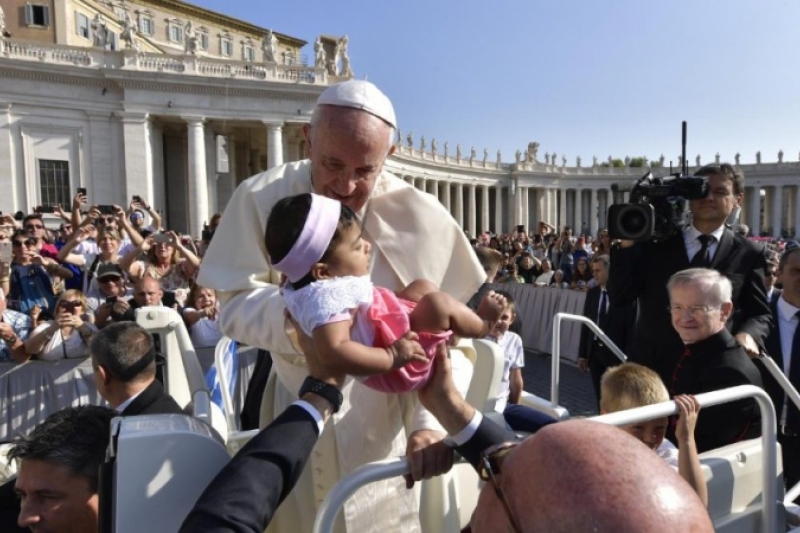 "Familias, alegría para el mundo, irradien el amor de Cristo"