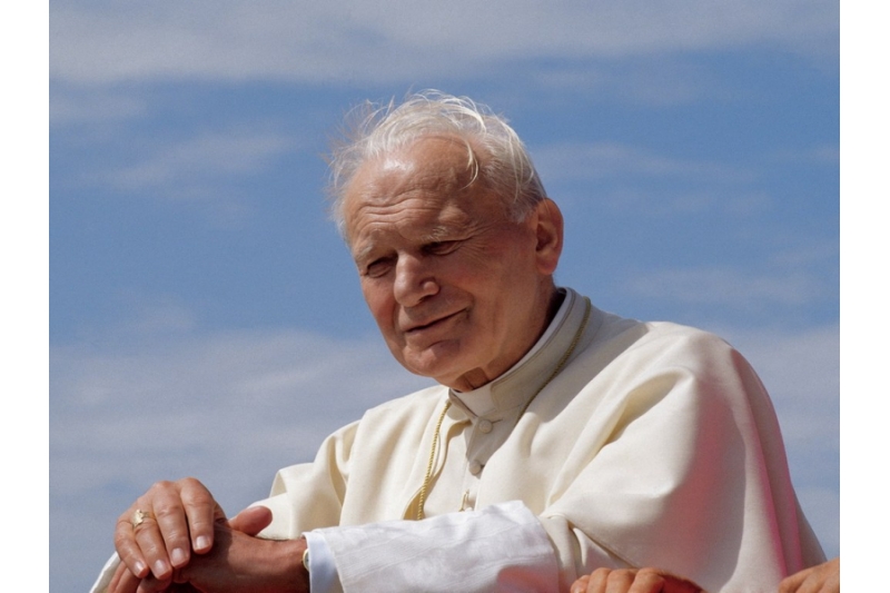 La historia del Papa Juan Pablo II y el misterioso sin techo La historia del Papa Juan Pablo II y el misterioso sin techo