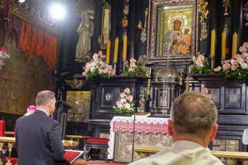 Presidente Polonia Coronavirus: El presidente polaco reza a la Virgen María para que termine