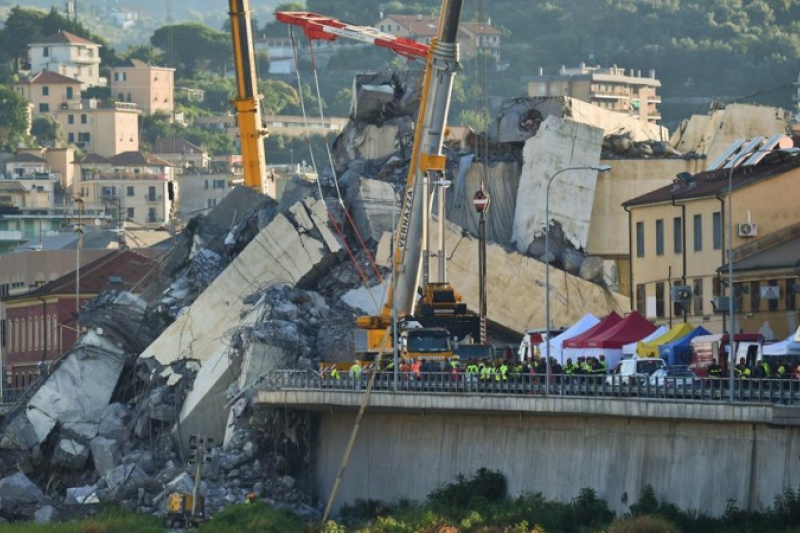 Puente de Génova La Iglesia de Génova llora y reza