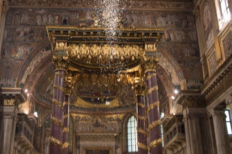 Roma conmemora el milagro de la nieve en pleno Agosto