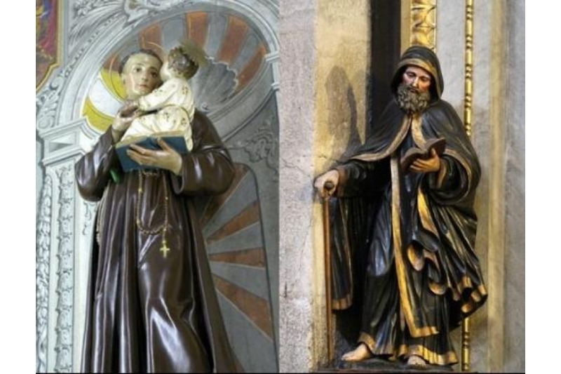 3 curiosidades que unen a San Antonio de Padua con San Antonio Abad