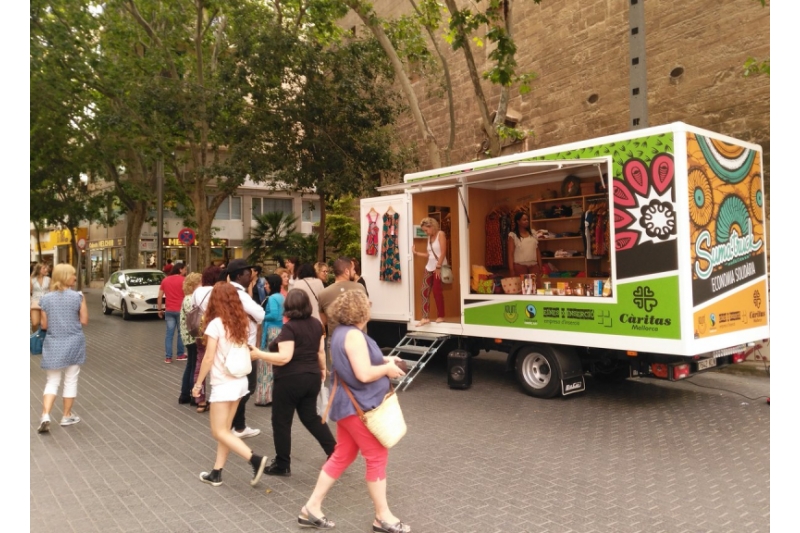 Suma'Truck, un original proyecto de Cáritas que triunfa en la isla de Mallorca