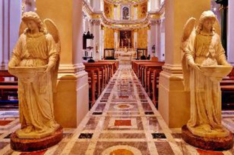 El templo de San Patricio en Londres se hace más visible