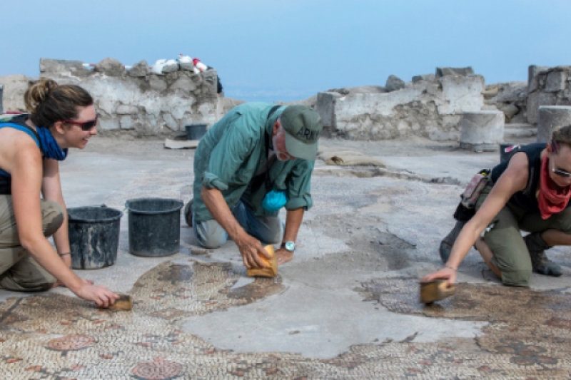 Un mosaico recién descubierto podría contener pistas sobre el milagro de los panes y los peces Un mosaico recién descubierto podría contener pistas sobre el milagro de los panes y los peces