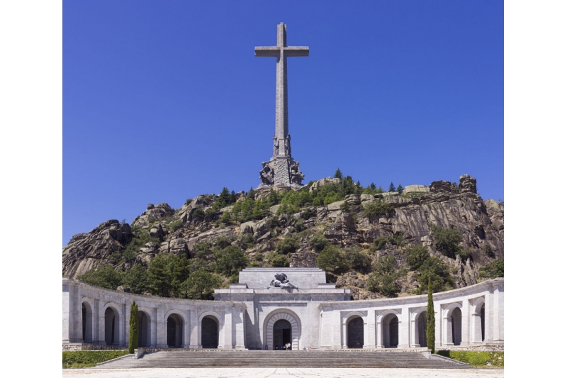 El prior de la Abadía del Valle de los Caídos, protege la inviolabilidad de la Basílica