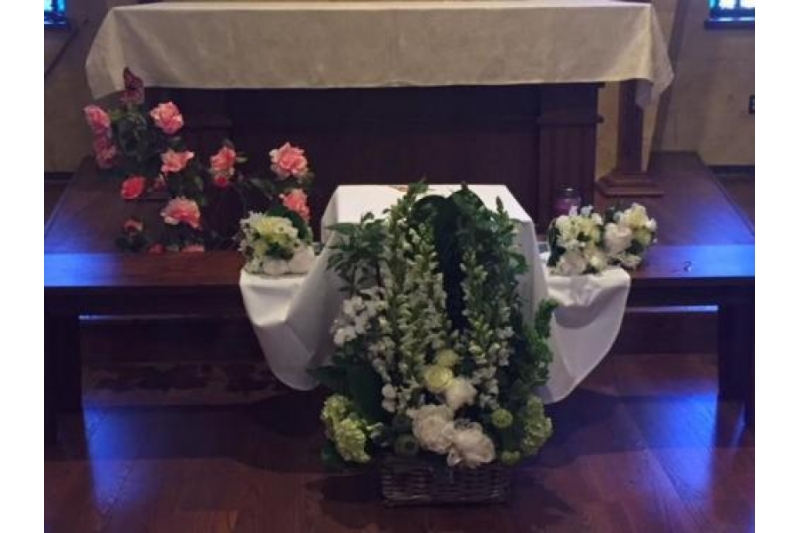23 Frailes de Boston celebran funeral de bebé abandonada