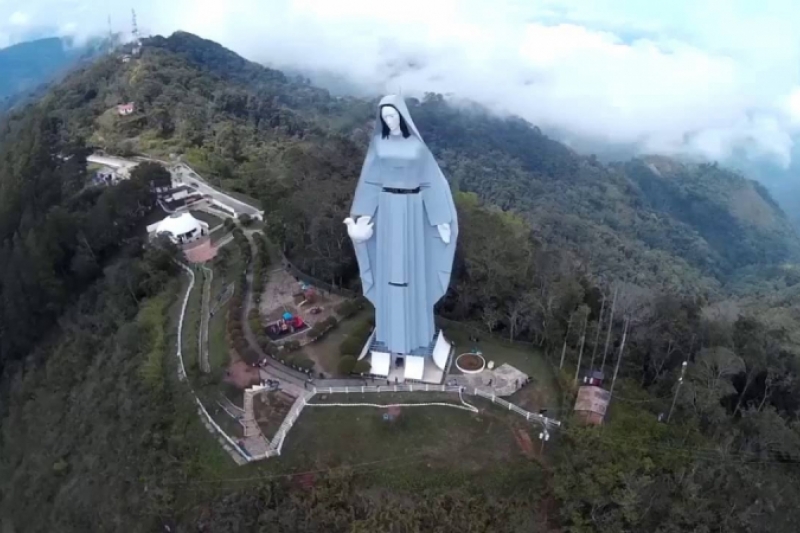 La colosal Virgen de la Paz de Venezuela
