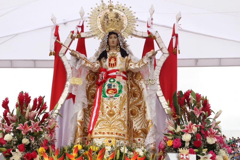 Miles de jóvenes peregrinan al Santuario de la Virgen de las Mercedes en Perú