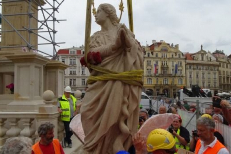Vuelve la Virgen María a la Ciudad Vieja de Praga Vuelve la Virgen María a la Ciudad Vieja de Praga