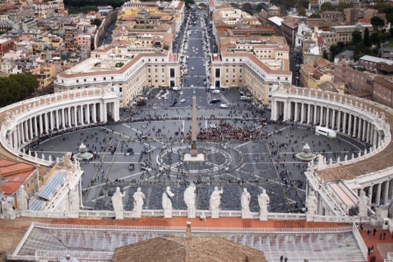 El abrazo, forma de la plaza de San Pedro en el Vaticano