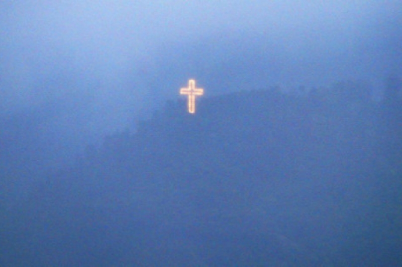 La Cruz que anuncia la Navidad en Caracas La Cruz que anuncia la Navidad en Caracas