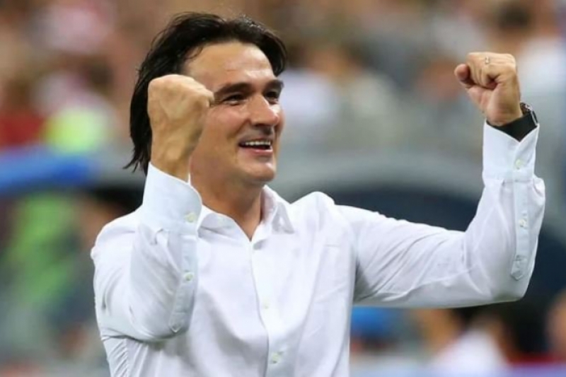 El entrenador de Croacia, Rosario en mano, lleva a su país a la final del Mundial