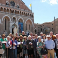 San Antonio de Padua. Vuestras peticiones ante la Basílica de San Antonio de Padua, Italia 2016